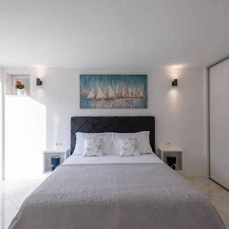 Alex - Lapad, Great Location