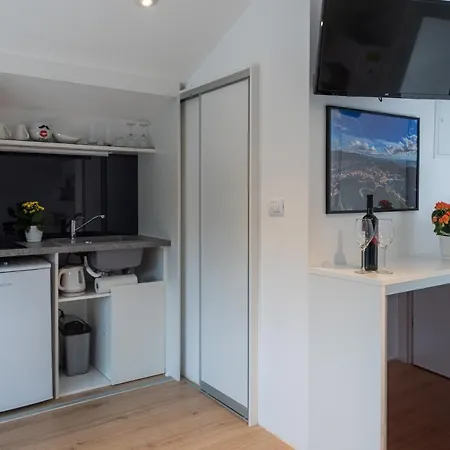 Alex - Lapad, Great Location