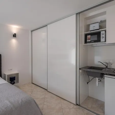Alex - Lapad, Great Location *