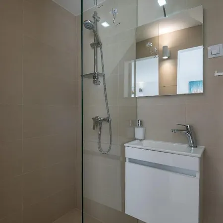 Alex - Lapad, Great Location Apartment *