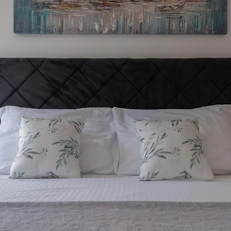 Alex - Lapad, Great Location Apartment *